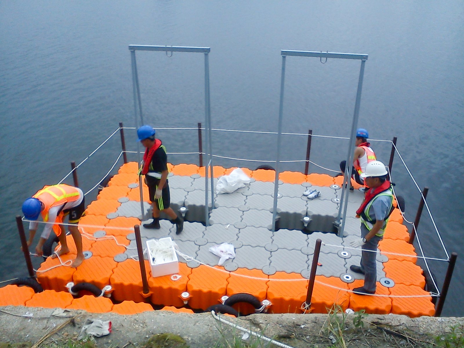 Malacate grua flotante muelle modular Malacate grua flotante muelle modular