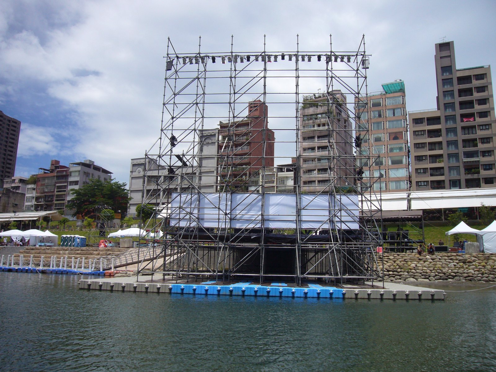 Plataforma flotante eventos Plataforma flotante eventos