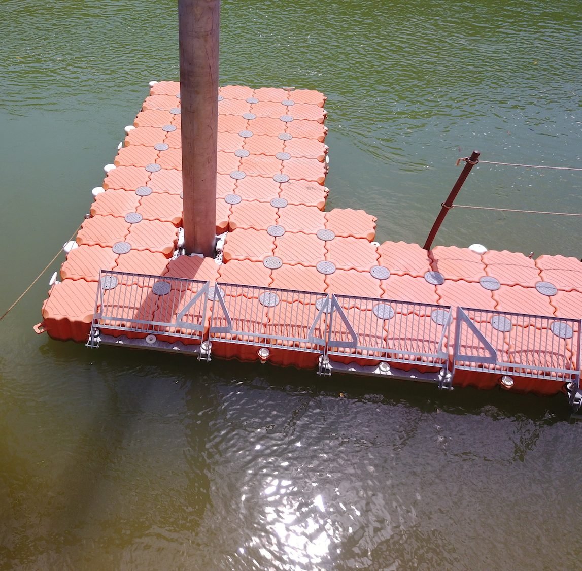 Plataforma flotante de contención Plataforma flotante de contención